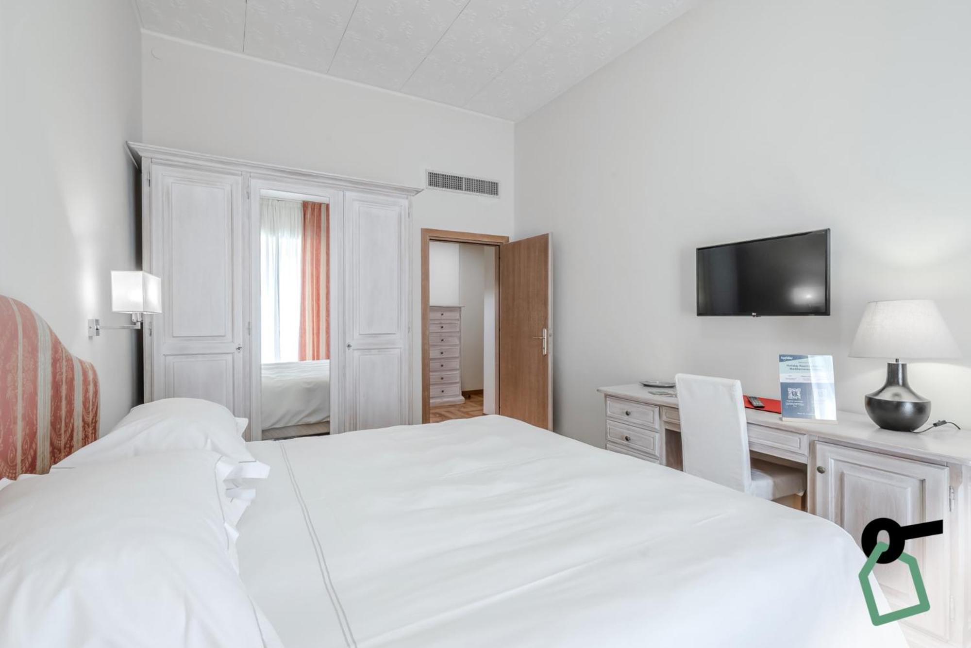 Hotiday Room Collection - Mediterranee Алассио Экстерьер фото