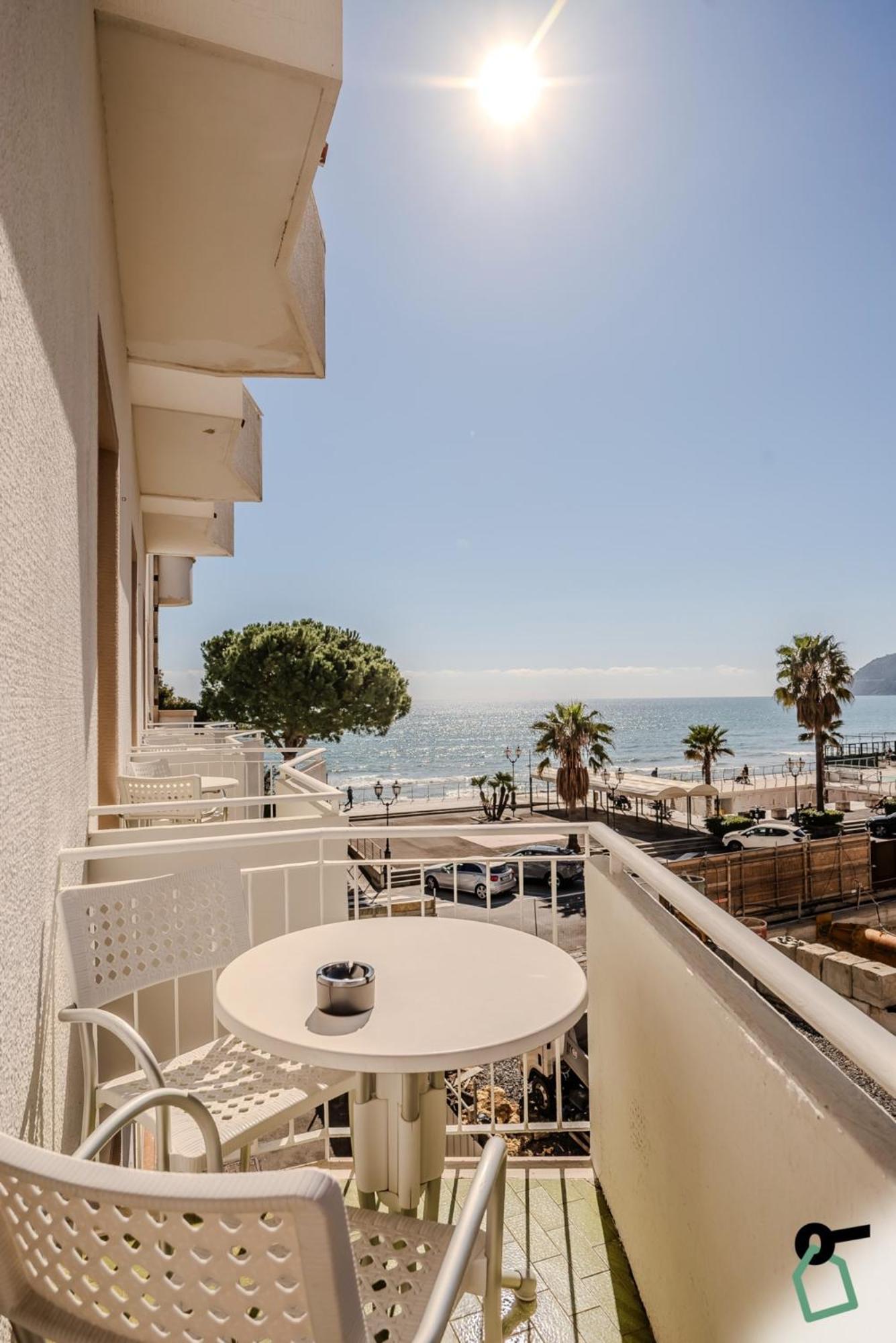 Hotiday Room Collection - Mediterranee Алассио Экстерьер фото